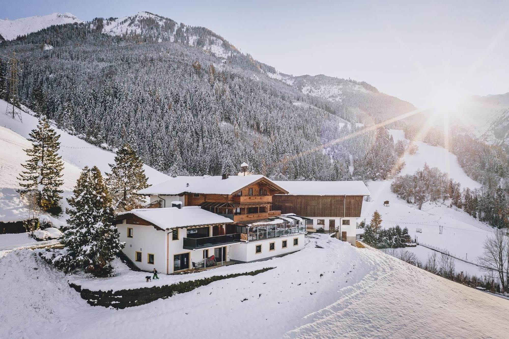 Panorama Hotel Guggenbichl - Inkl Sommerkarte, Freier Eintritt Ins Tauern Spa & Bester Ausblick Uber Kaprun Exterior photo